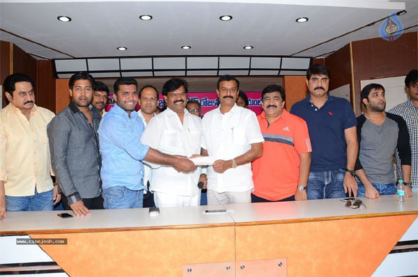 ramakrishna goud,srikanth,kottha prabhakar reddy,cricket match  తెలుగు & తమిళ ఫిలిం స్టార్ క్రికెట్..!